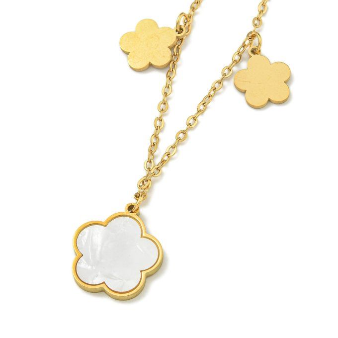 Collier pendentif en forme de fleur 