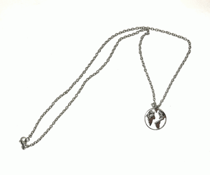 Collier et pendentif carte du monde